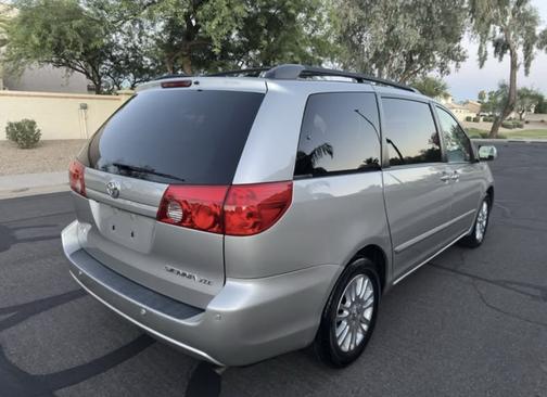 Silver 2008 Toyota Sienna XLE