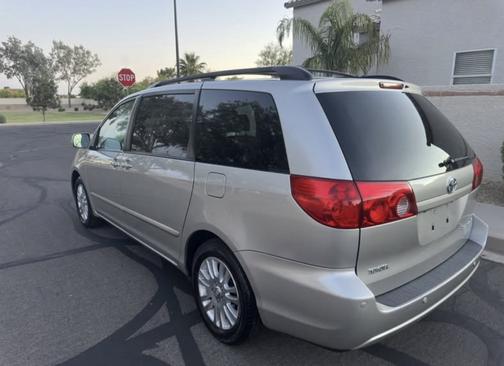 Silver 2008 Toyota Sienna XLE
