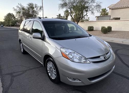 Silver 2008 Toyota Sienna XLE