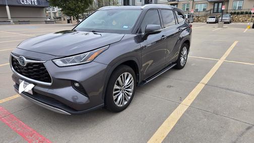 2021 Toyota Highlander Hybrid Platinum