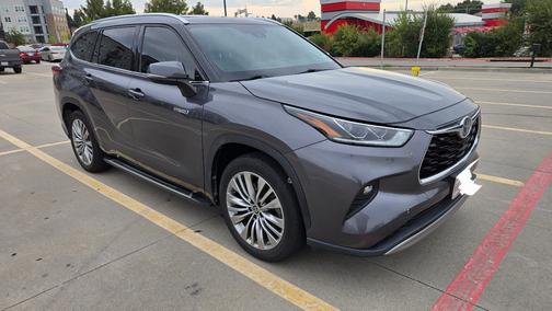 2021 Toyota Highlander Hybrid Platinum