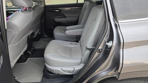 2021 Toyota Highlander Hybrid Platinum