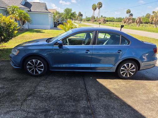 Blue 2017 Volkswagen Jetta 1.4T S