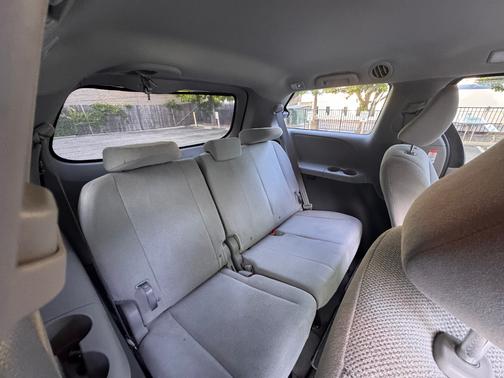Black 2019 Toyota Sienna L