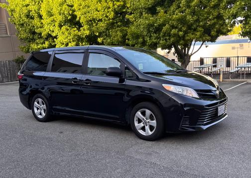 Black 2019 Toyota Sienna L