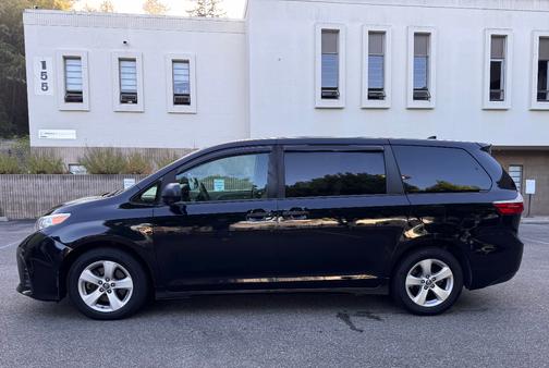 Black 2019 Toyota Sienna L