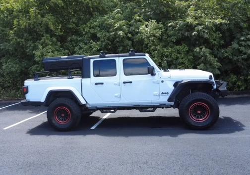 White 2024 Jeep Gladiator Sport S 