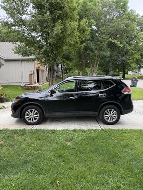 Black 2015 Nissan Rogue SV