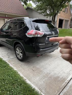 Black 2015 Nissan Rogue SV