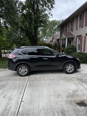 Black 2015 Nissan Rogue SV