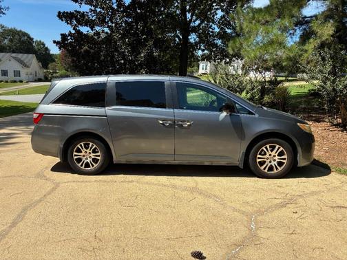 Gray 2011 Honda Odyssey EX-L