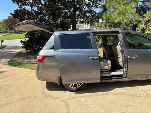Gray 2011 Honda Odyssey EX-L