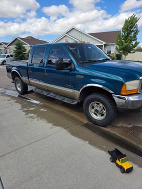 Blue 2000 Ford F-250 Lariat Crew Cab Super Duty
