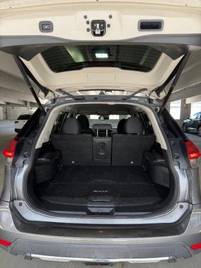 Gray 2018 Nissan Rogue SV