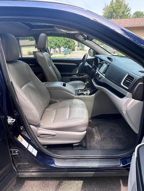 Blue 2015 Toyota Highlander XLE