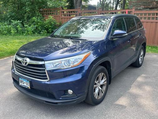 Blue 2015 Toyota Highlander XLE