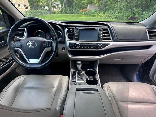 Blue 2015 Toyota Highlander XLE