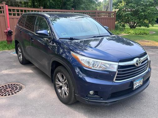 Blue 2015 Toyota Highlander XLE