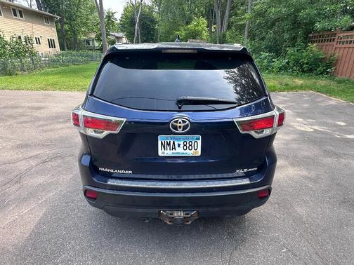 Blue 2015 Toyota Highlander XLE