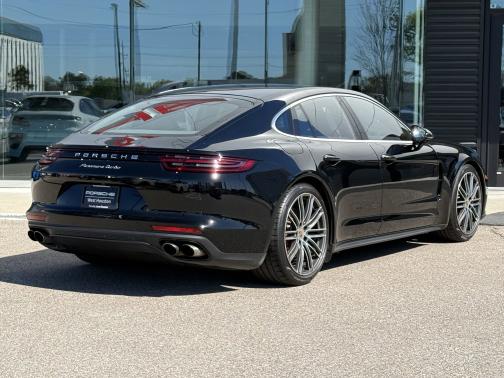 2017 Porsche Panamera Turbo