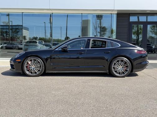 2017 Porsche Panamera Turbo