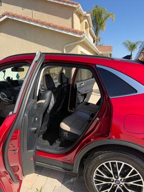 2022 Ford Escape PHEV Titanium