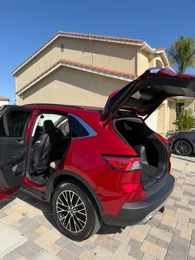 2022 Ford Escape PHEV Titanium