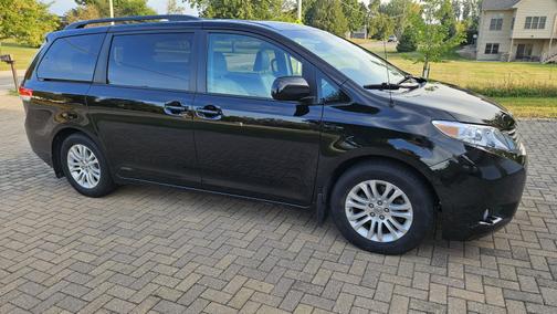 2014 Toyota Sienna XLE