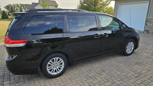 2014 Toyota Sienna XLE