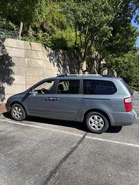 Green 2009 Kia Sedona LX