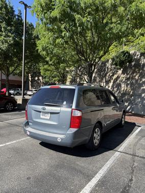 Green 2009 Kia Sedona LX