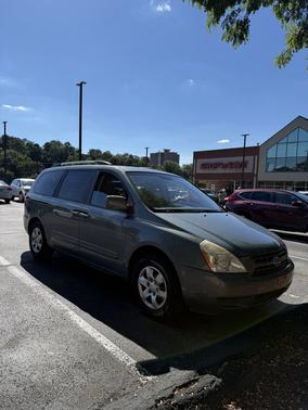 Green 2009 Kia Sedona LX