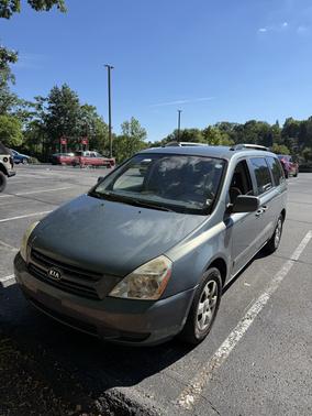 Green 2009 Kia Sedona LX