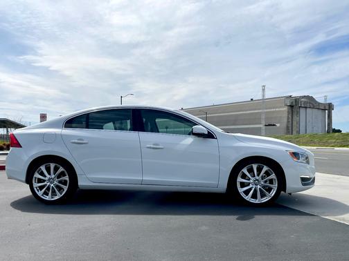 2016 Volvo S60 Inscription T5 Drive-E Platinum
