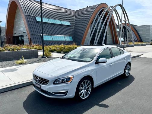 2016 Volvo S60 Inscription T5 Drive-E Platinum