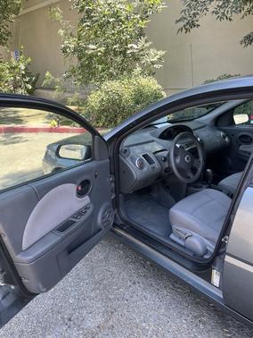 Green 2005 Saturn Ion 2