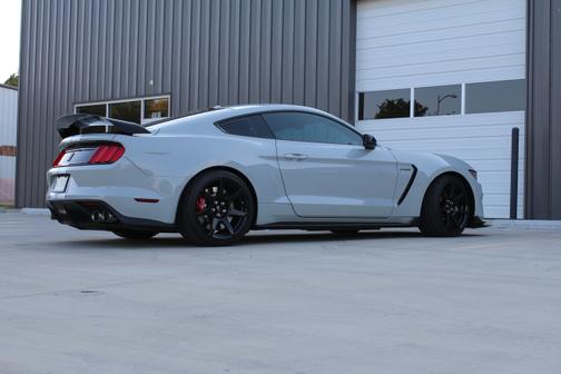 2017 Ford Shelby GT350R Base