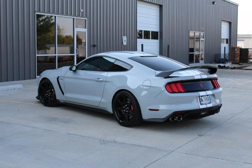 2017 Ford Shelby GT350R Base