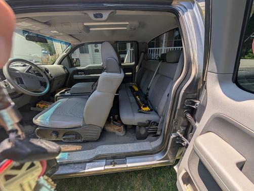 Gray 2004 Ford F-150 XLT SuperCab