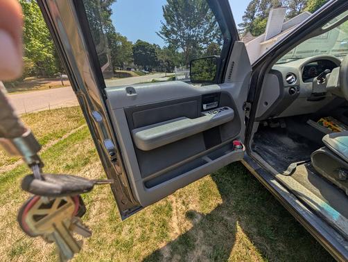 Gray 2004 Ford F-150 XLT SuperCab