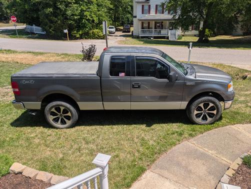 Gray 2004 Ford F-150 XLT SuperCab