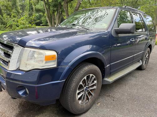 Blue 2011 Ford Expedition XLT