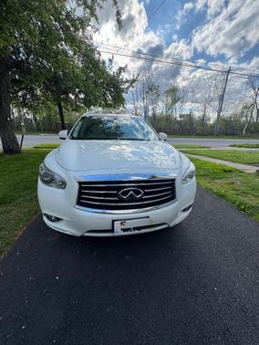 White 2013 INFINITI JX35 Base