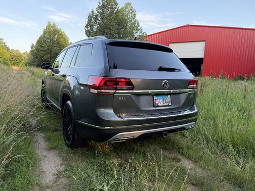 Gray 2018 Volkswagen Atlas 3.6L SEL
