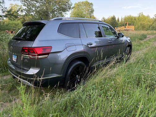 Gray 2018 Volkswagen Atlas 3.6L SEL