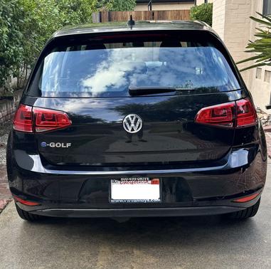 Black 2016 Volkswagen e-Golf SE