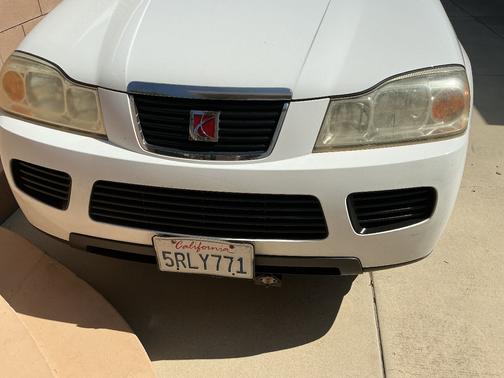 White 2006 Saturn Vue Base