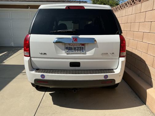 White 2006 Saturn Vue Base