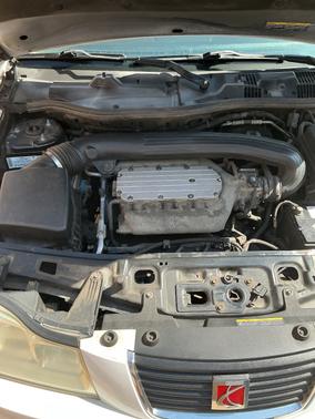 White 2006 Saturn Vue Base