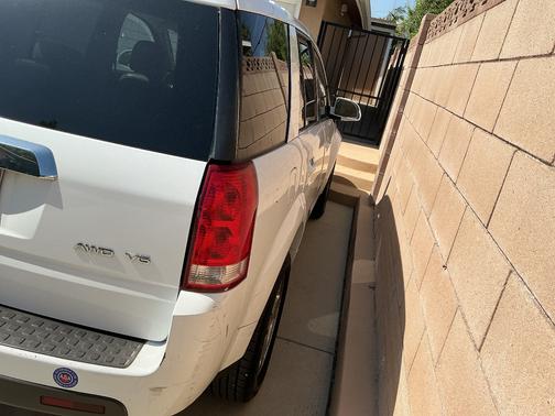 White 2006 Saturn Vue Base